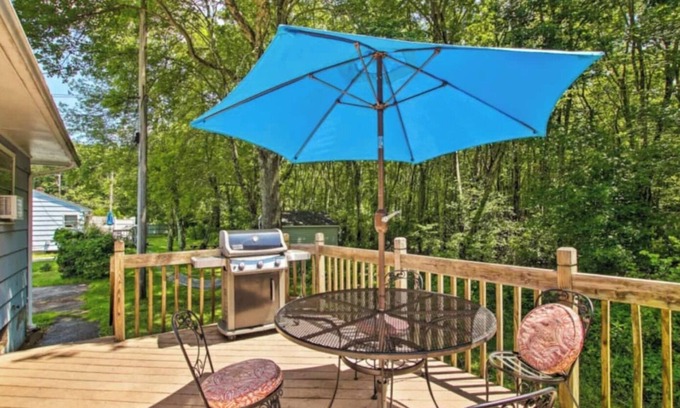 Narragansett Apartment | Family friendly yard, with deck and gas BBQ. The perfect place to relax and enjoy Narragansett!