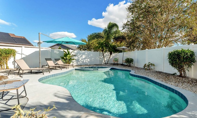 Brandon House | Family Fun Home w/Heated Pool, Jacuzzi & Game Room – Close to Tampa, Shopping & Dining