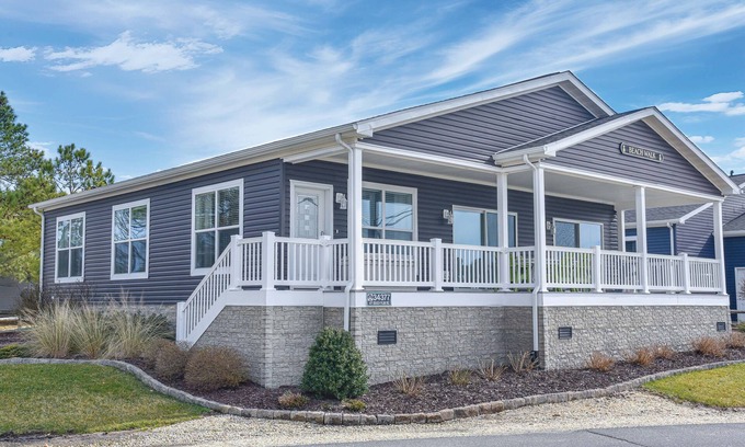 Long Neck House | Family fun-large home, beach, pools, pet friendly!