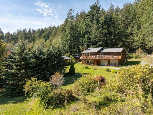 Doe Bay House | Family Fun, Private, Close To Trails, Beaches