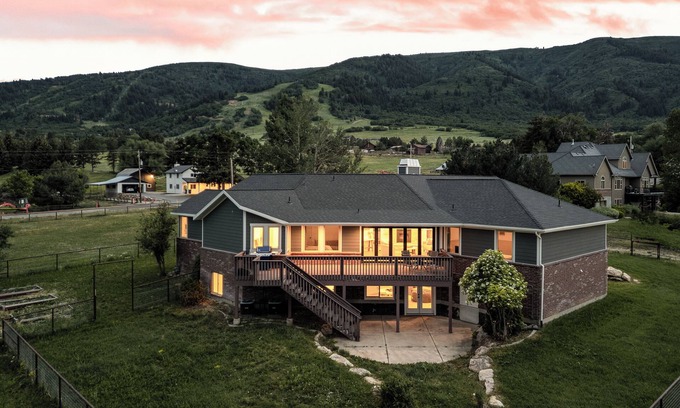 Eden House | Family Gathering Home 2 Minutes from Nordic Valley Ski Resort