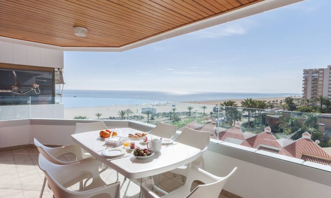 Grau i Platja Apartment | Family Getaway To The Beach! Luxurious Seanfront Retreat.