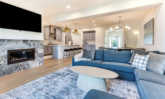 Erie House | Family Haven 1 Mi to Dtwn Erie: Bring Your Pets!