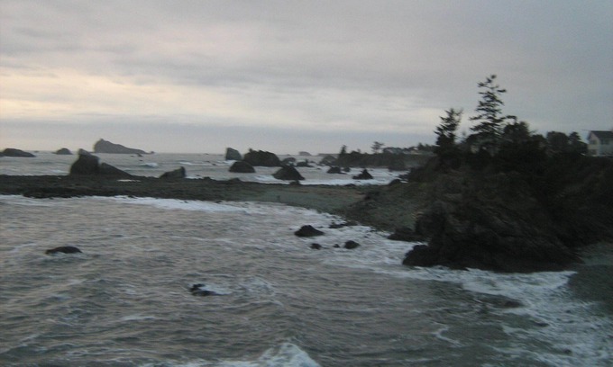 Bertsch-Oceanview House | Family Hm-3 Bdrm sleeps 7 w/jacuzzi tub near redwoods, beach & Elk Vlly Casino