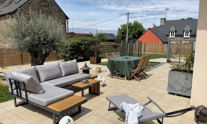 Etables-sur-Mer House | Family home with garden and large terrace