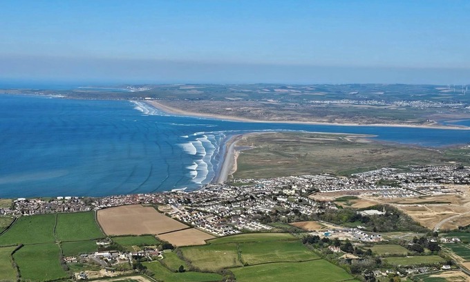 Westleigh House | Family Holiday Home 3 Bed 2.5 Bath Free WIFI 10 mins walk to Westward Ho Beach