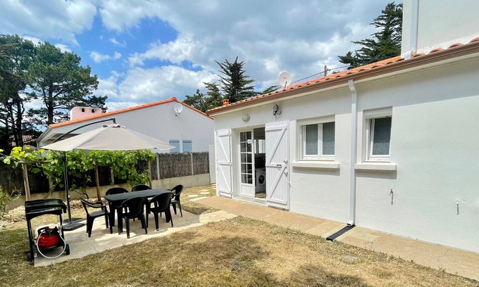 Bretignolles-sur-Mer House | Family Home with Garden - Walk to Beach & Restaurants