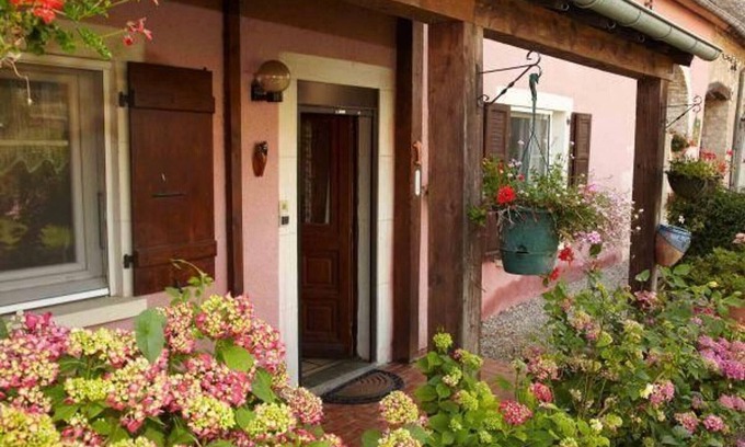 Brotte-les-Ray Cottage | Family home in Brotte-lès-Ray, beds made on arrival
