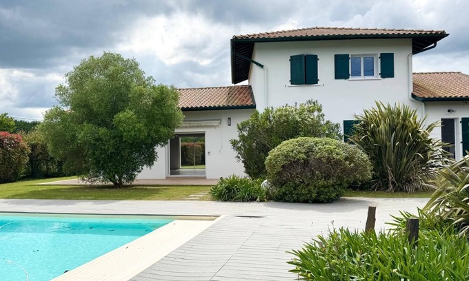 Jatxou House | FAMILY HOME POOL HOUSE BETWEEN SEA AND MOUNTAINS