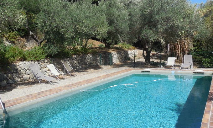 Toulon House | Family home Superb view. July/August 11 rooms, 9 bedrooms, sleeps 16 max.