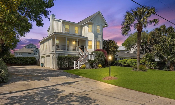 Isle of Palms House | Family Home w/Private Pool & A two min. walk to the Beach. Lots of extras