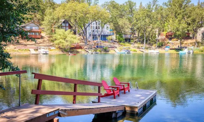 Fort Walton Beach - Destin Cabin | Family Lakehouse w/Private Dock & Swim!