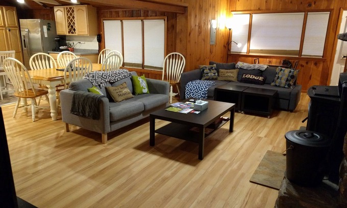 Stratton House | Family Lodge Btwn Stratton & Mt Snow - TESLA Charger