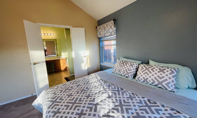 Grand Prairie House | Family Oasis 4BR/15 mins to Downtown/Peaceful