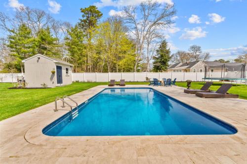 Hyannis House | Family Retreat hot tub Firepit Beach nearby