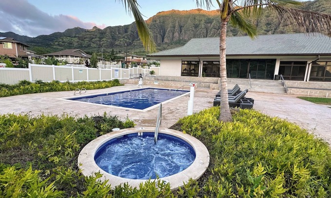 Makaha Valley House | Family Retreat in Mākaha Valley | Sleeps 14 + Beach Gear