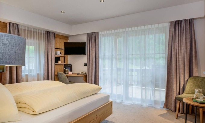 Dorfgastein House | Family room C with shower, WC - Berghotel Hauserbauer