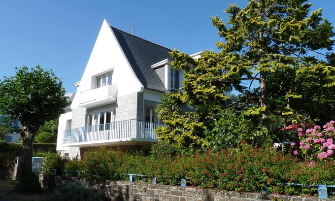 Crozon Villa | Family seaside villa 30 meters from Morgat beach, for 10 people