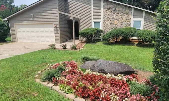 Gwinnett County House | Family size Home, just outside Atl, Close to Lake Lanier, Stone Mnt, and I-85.