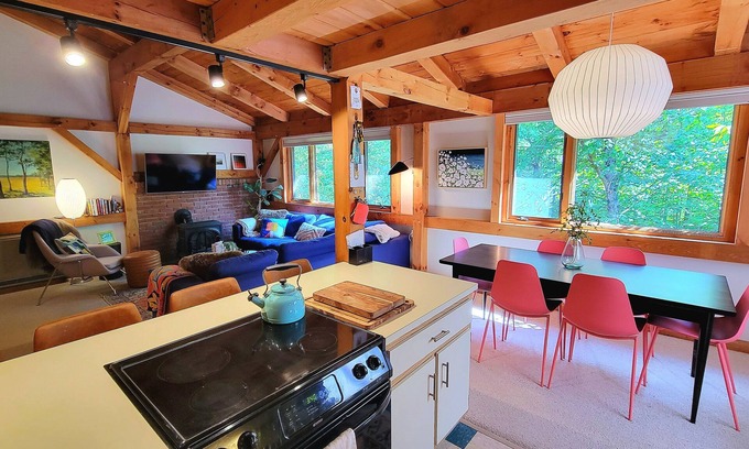 Carrabassett Valley Condo | Family-sized condo, top unit - easy walk to the slopes.