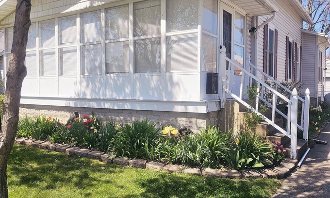 Port Clinton House | Family sized home 3 Minutes to the Jet Express and 30 minutes from Cedar Point!