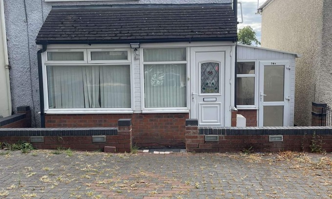 Seisdon House | Family-sized house with garden