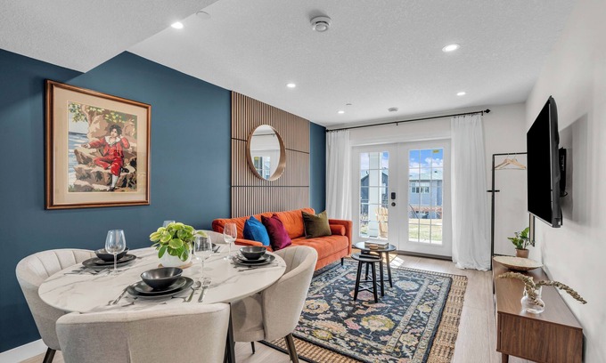 Calgary Apartment | Family-Sized Luxury Suite: King Bed, Workspace, Huge Lawn & Epic Sunset