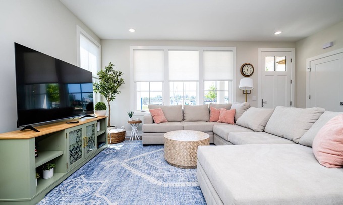 Benton Harbor House | Family Tides at Harbor Shores - Close by the beautiful beaches of Lake Michigan