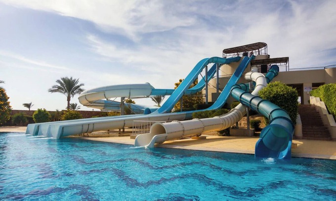 El Quseir Resort | Family Time Redefined | 3 Sea-view Rooms w/Spa, Sports & Waterpark Access