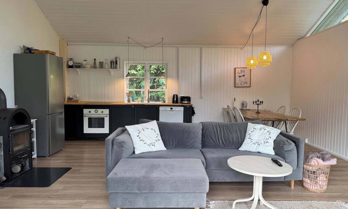 Yderby House | Family Vacation home 1 minute from Beach