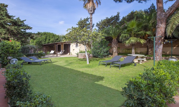 Notteri Villa | Family villa with large garden on the beach