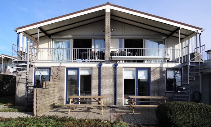 Kamperland Villa | Family Villa within walking distance of beach and marina