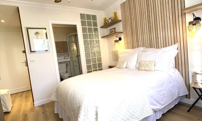 California - Pezou Apartment | Famous Croisette first line Beach studio