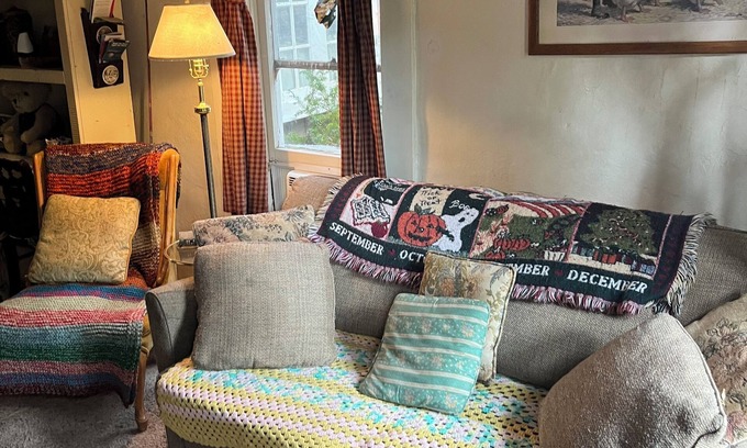 Castella Cottage | Famous fully furnished castle stone inn in nor cal