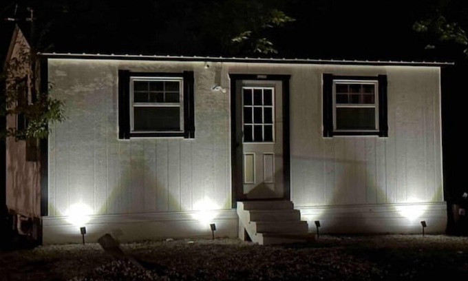 Azle Cabin | Fancy country cabin, POOL with covered deck, kayaks! near everything! 1 gig WiFi