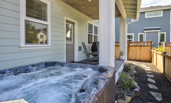 Ocean Shores House | Fancy Finish Cottage - Oyhut Bay Seaside Village