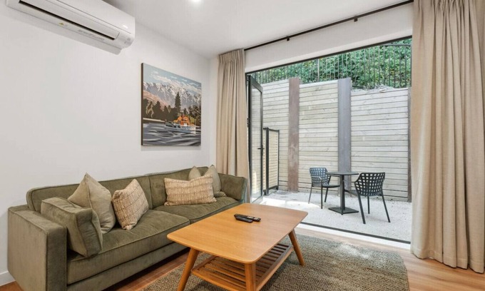 Arthur's Point House | Fantail Retreat | Three Bedroom Townhouse