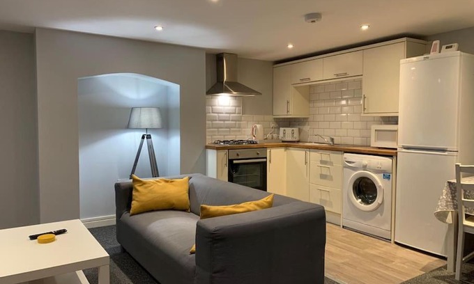 Trafford Apartment | Fantastic 1 Bedroom Basement flat with free parking