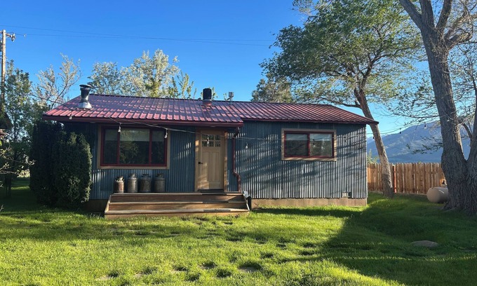 Gardnerville Cottage | Fantastic 2-bedroom cottage in Gardnerville,NV. Just 20 minutes from Lake Tahoe.