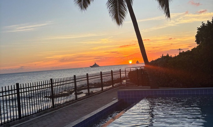 Pelican Key Condo | Fantastic 2-bedroom condo with unforgettable views of the ocean!