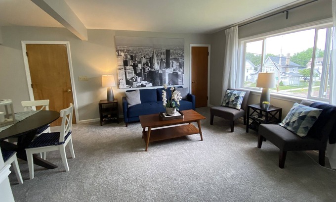 Firestone Park Apartment | Fantastic 2Bd Perfect for Traveling Professionals!