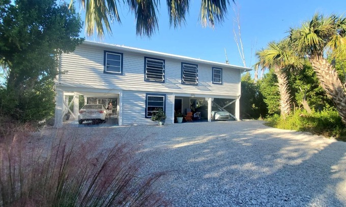 Sanibel House | Fantastic 3-bedroom beach house-Sanibel-monthly rentals only-between January>May