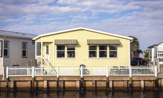 Hutchinson Island South Cottage | Fantastic Canal front cottage with ocean access