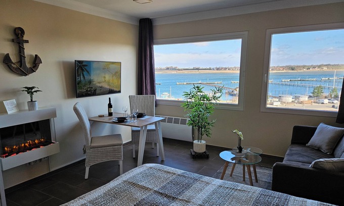 Fehmarn Apartment | Fantastic view ~ directly on the south beach ~ very modern ~ wifi ~ parking lot