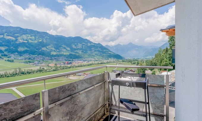 Helfenstein Apartment | Fantastic group accommodation, 4km 2 the ski lift