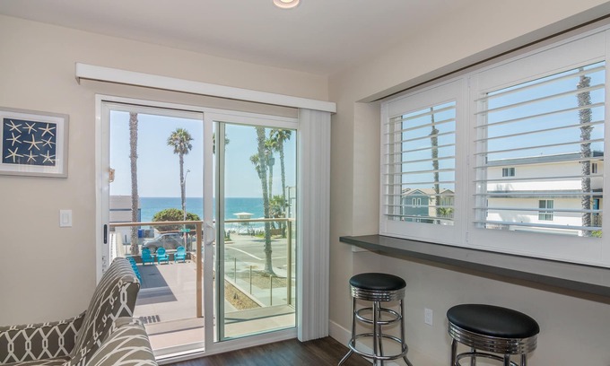 South Oceanside House | Fantastic Oceanside Condo Across Street From Beach w/Free WiFi & Private W/D