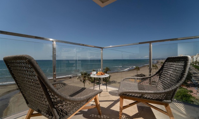 Estepona Apartment | FANTASTIC SEA FRONT APARTMENT