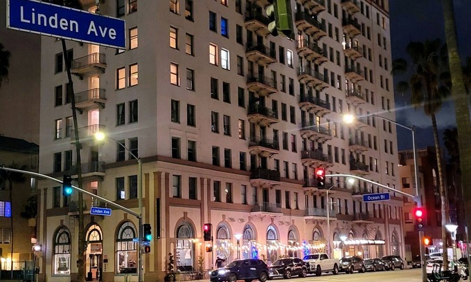 East Village Condo | Fantastic sea view apartment in historic building with free parking