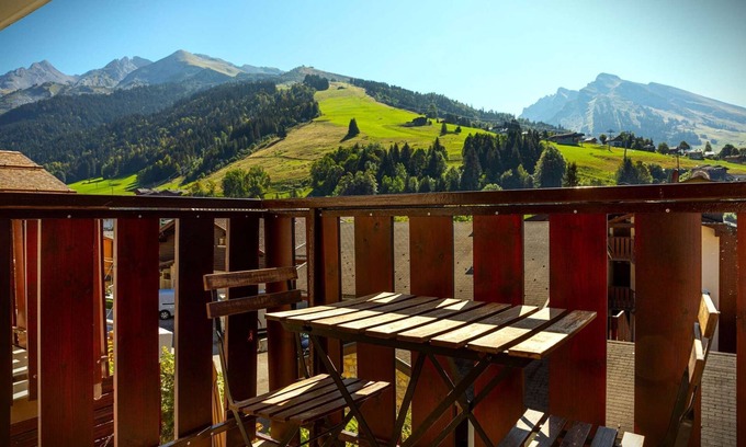 La Clusaz Apartment | Fantastic View and Garage in the Village Heart
