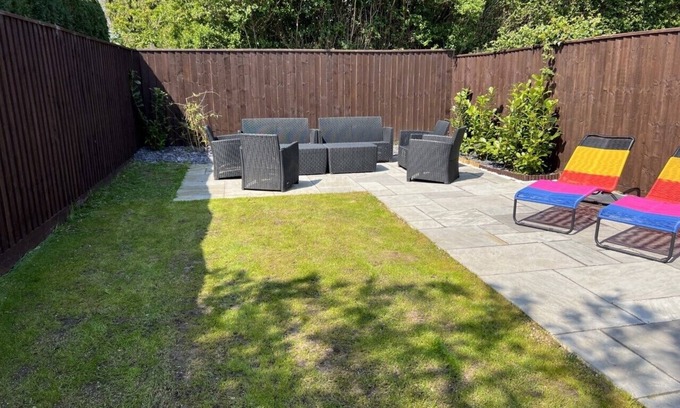 Bournemouth House | Fantastic Villa Bournemouth - Spa, parking, large garden